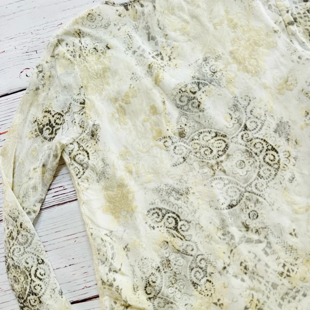 Women’s Gorgeous Cream Lace Knit Sweater! Size S